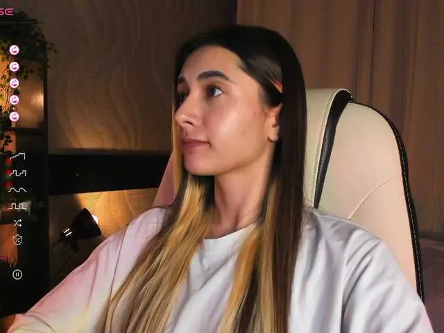 Live sex webcam photo for DarlaBelle #292240758