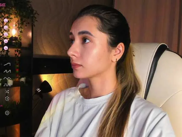 Live sex webcam photo for DarlaBelle #292274336