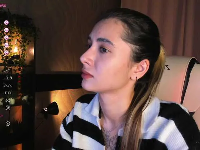 Live sex webcam photo for DarlaBelle #292327487