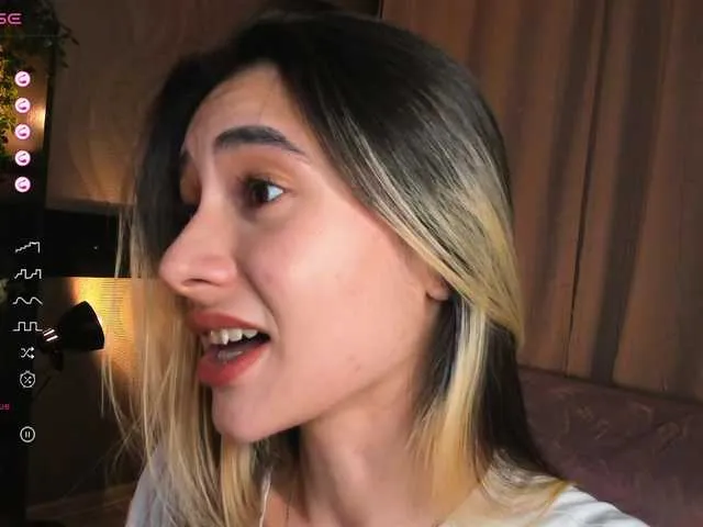 Live sex webcam photo for DarlaBelle #292334134