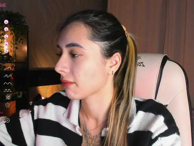 Live sex webcam photo for DarlaBelle #292407220