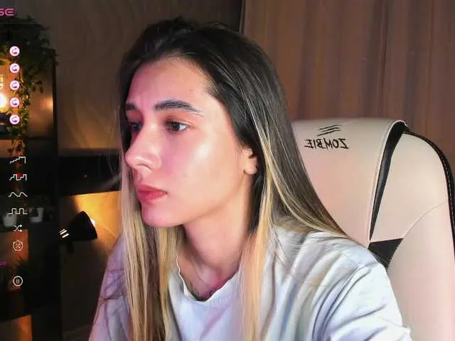 Live sex webcam photo for DarlaBelle #292421629