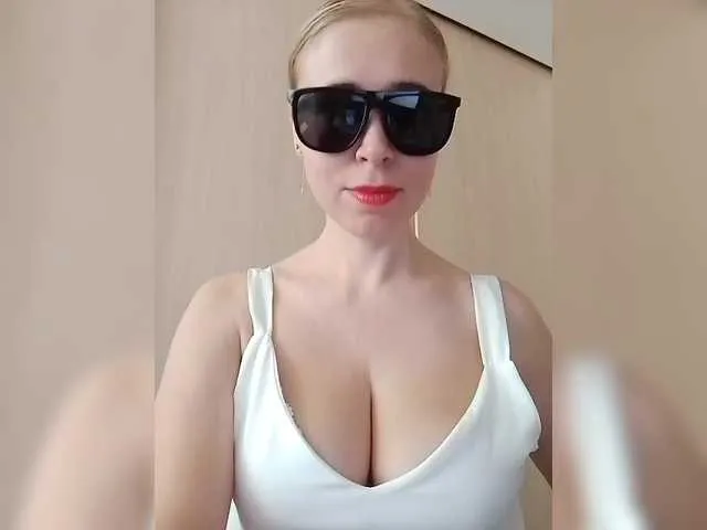 Live sex webcam photo for DashaKisa951 #290380473
