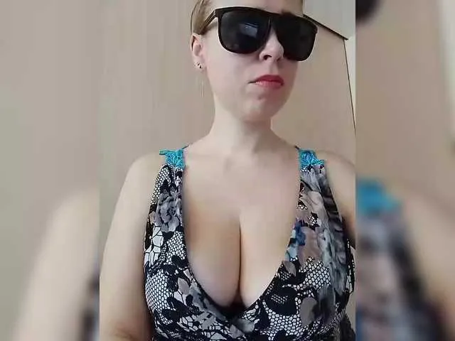 Live sex webcam photo for DashaKisa951 #290547388
