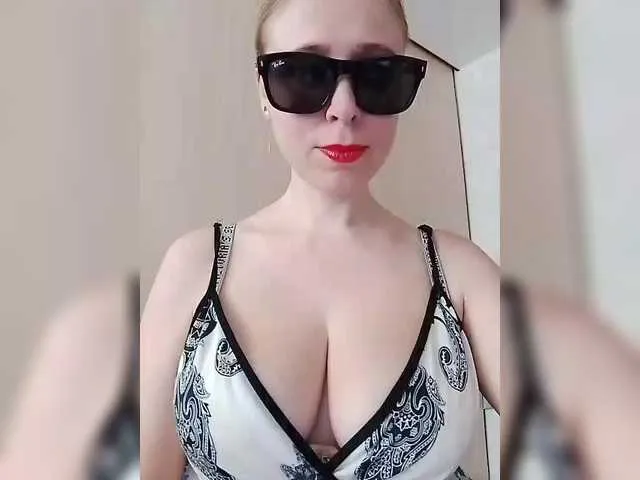 Live sex webcam photo for DashaKisa951 #290599772