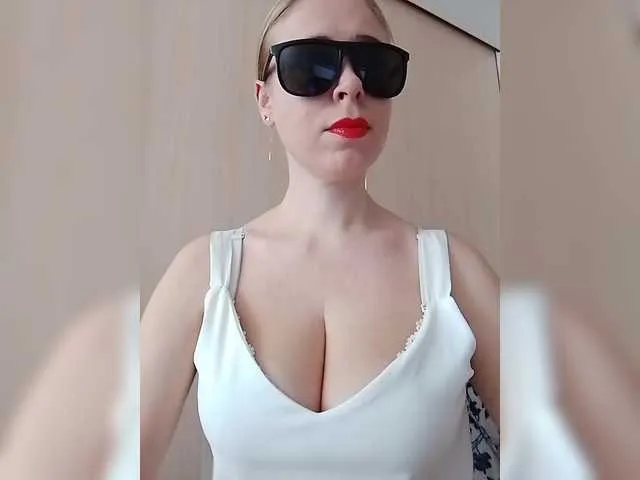 Live sex webcam photo for DashaKisa951 #290715985