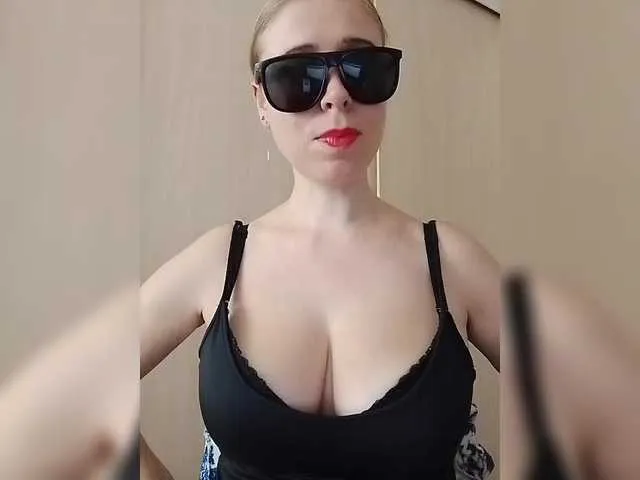 Live sex webcam photo for DashaKisa951 #290920378