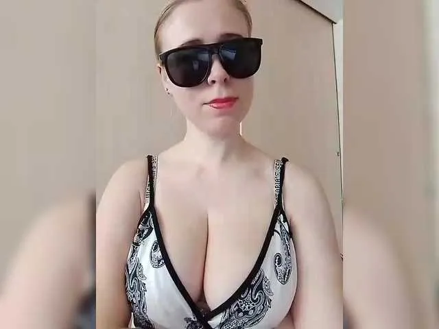 Live sex webcam photo for DashaKisa951 #290935704