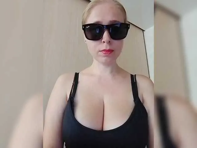 Live sex webcam photo for DashaKisa951 #291655805