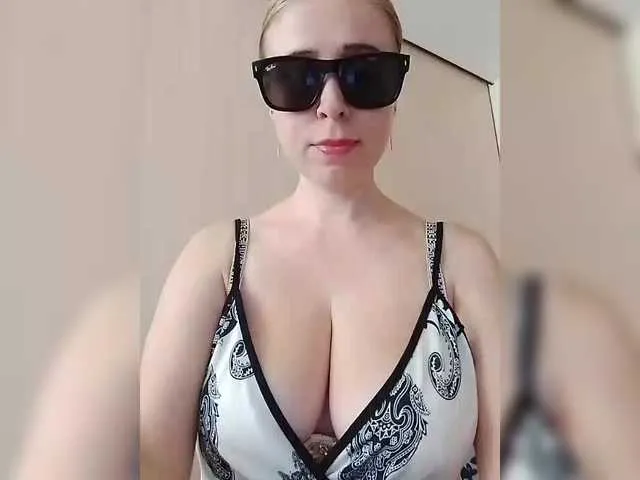 Live sex webcam photo for DashaKisa951 #292032862