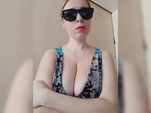 Live sex webcam photo for DashaKisa951 #293215212