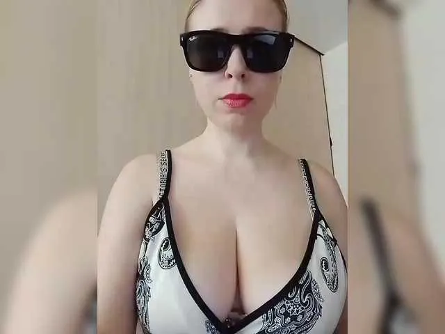 Live sex webcam photo for DashaKisa951 #293337235