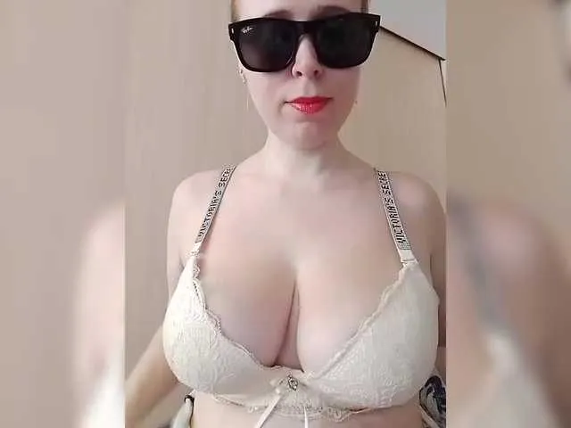 Live sex webcam photo for DashaKisa951 #293404381