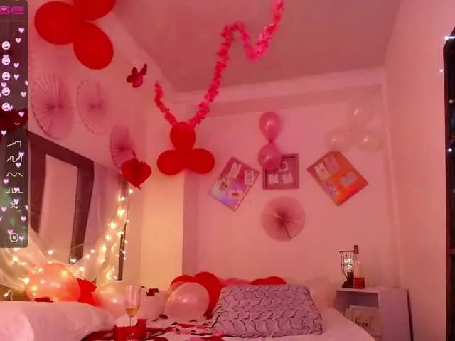 Live sex webcam photo for DashaSnow #272403879