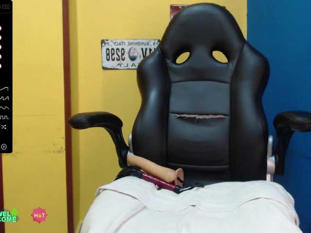 Live sex webcam photo for DayroWilsen #273255882