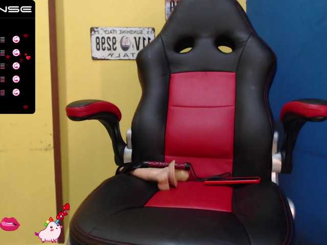 Live sex webcam photo for DayroWilsen #273352095