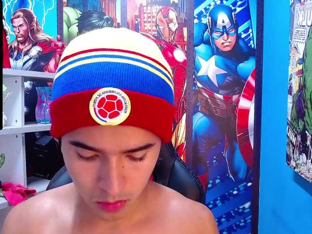 Live sex webcam photo for DayroWilsen #274348404