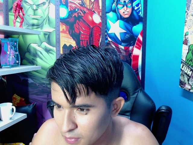 Live sex webcam photo for DayroWilsen #276805261