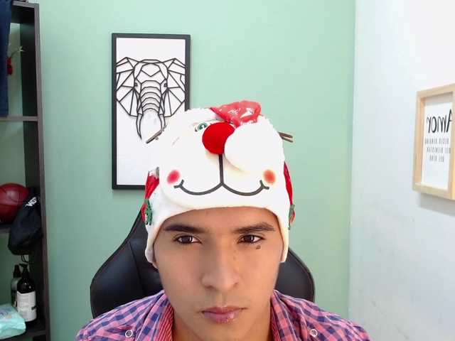 Live sex webcam photo for DayroWilsen #277017831