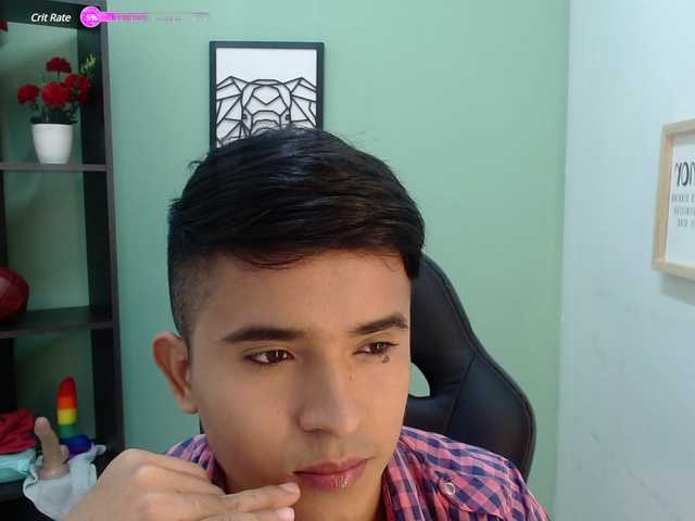 Live sex webcam photo for DayroWilsen #277054370