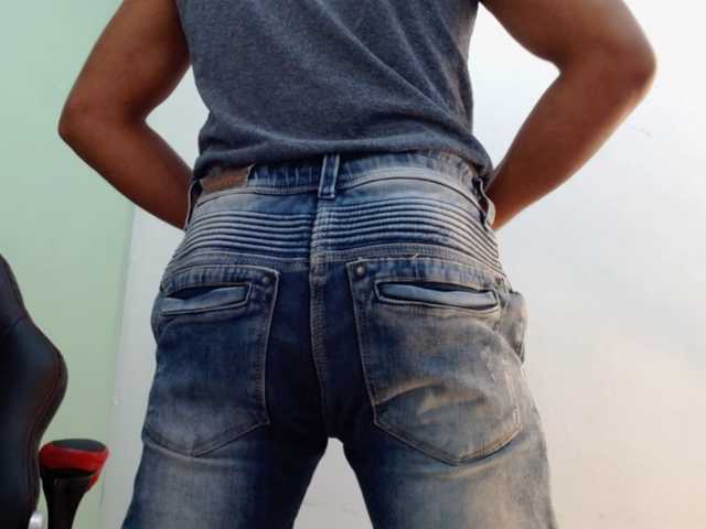 Live sex webcam photo for DayroWilsen #277341664