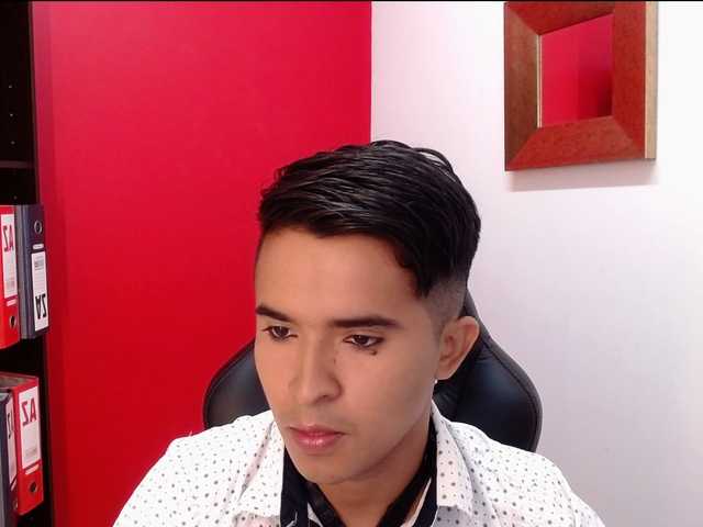 Live sex webcam photo for DayroWilsen #277443576