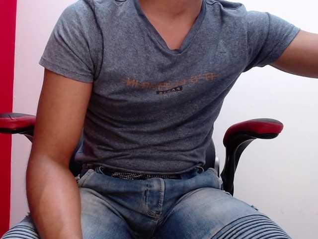 Live sex webcam photo for DayroWilsen #277692889