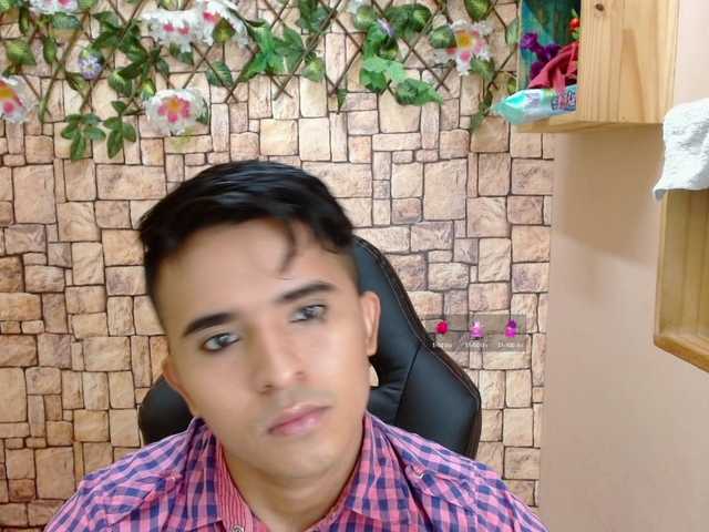 Live sex webcam photo for DayroWilsen #277765410