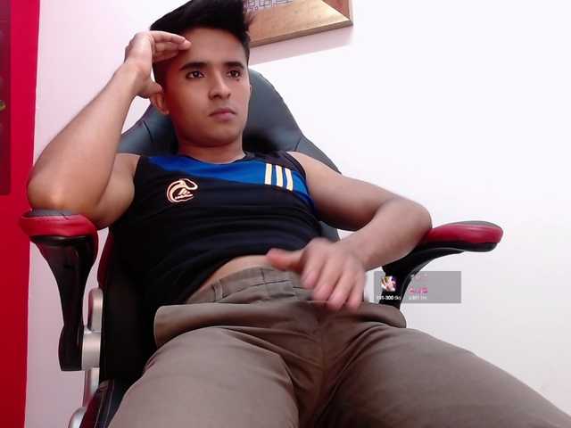 Live sex webcam photo for DayroWilsen #277779785