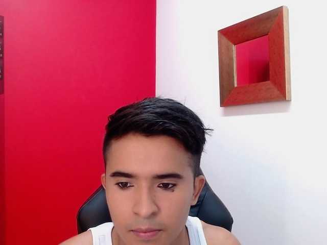 Live sex webcam photo for DayroWilsen #277947201