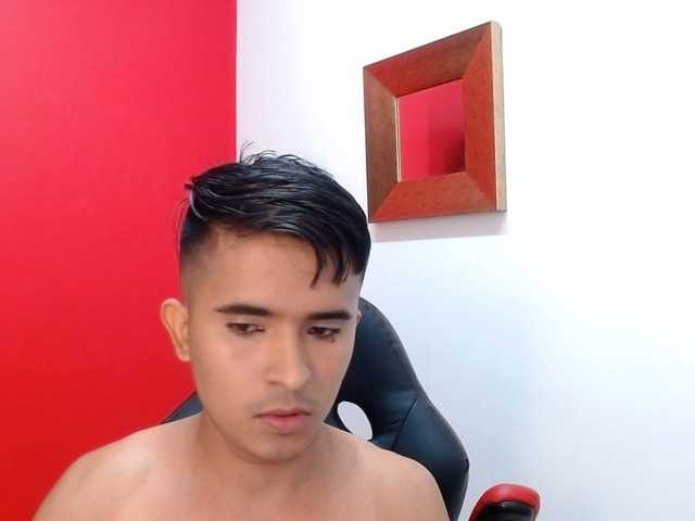 Live sex webcam photo for DayroWilsen #278014251