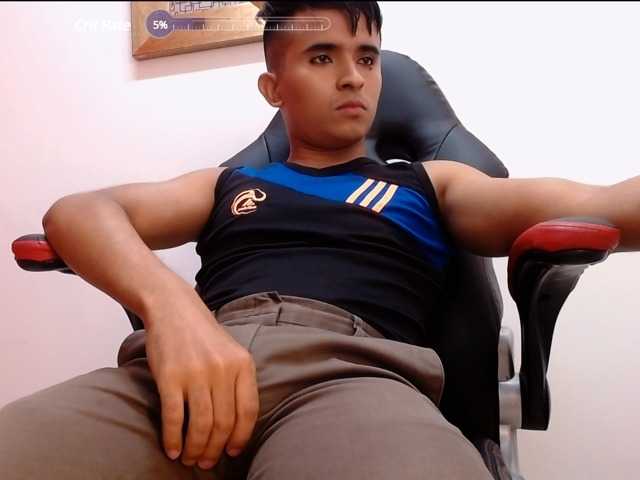 Live sex webcam photo for DayroWilsen #278176925