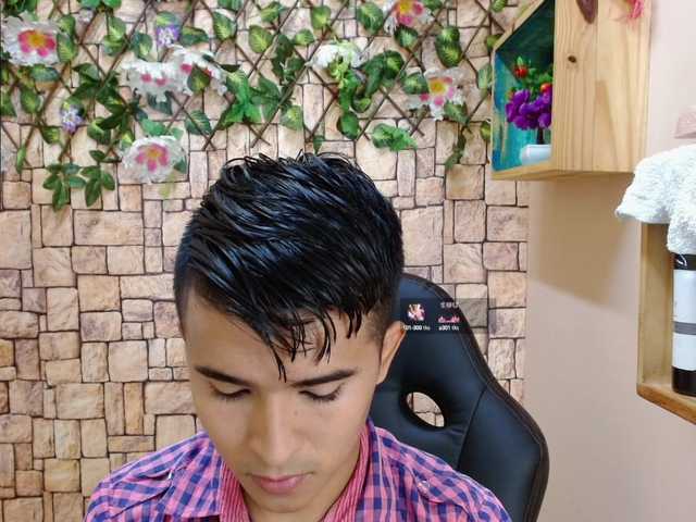 Live sex webcam photo for DayroWilsen #278210077