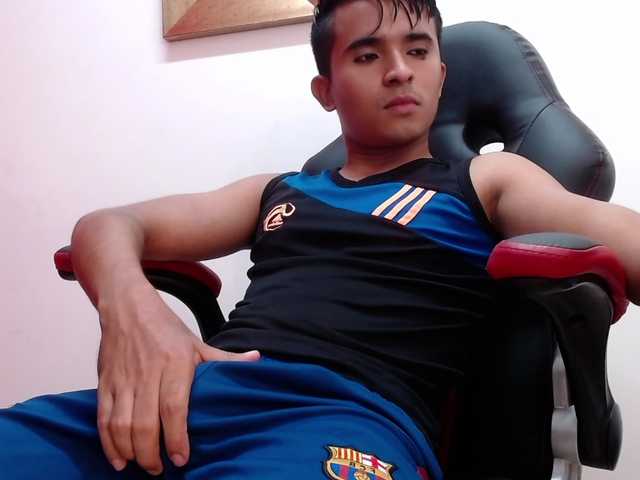 Live sex webcam photo for DayroWilsen #278265605