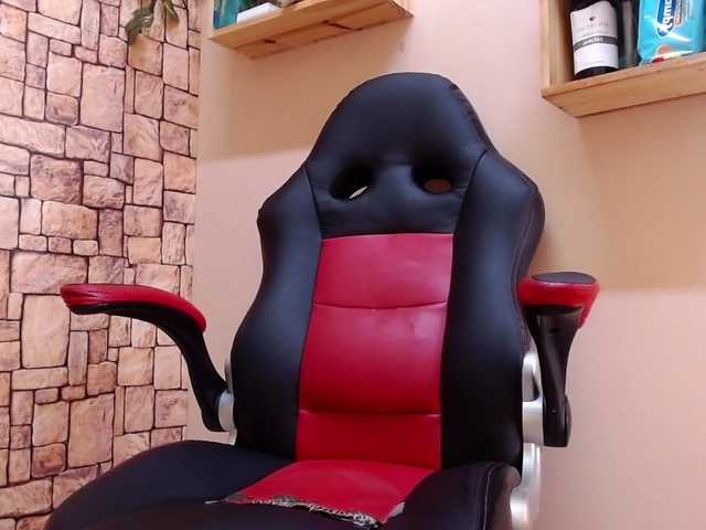 Live sex webcam photo for DayroWilsen #284344896