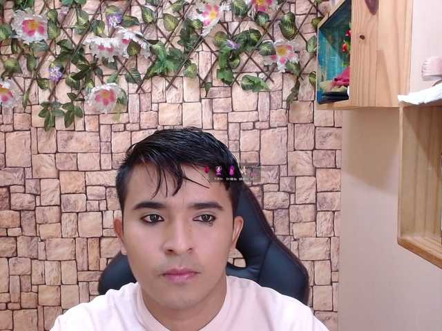 Live sex webcam photo for DayroWilsen #287844918