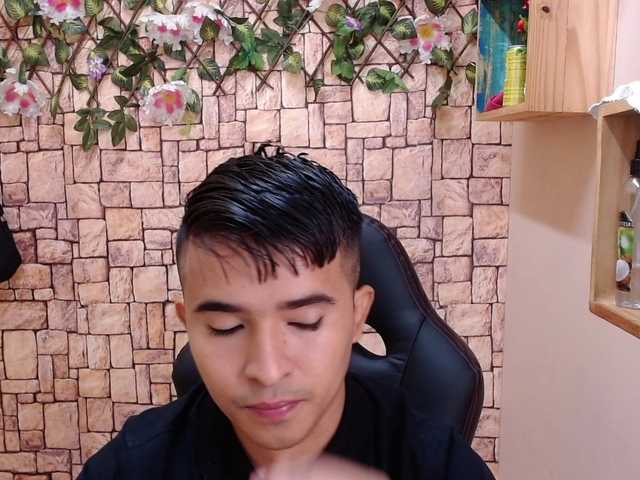 Live sex webcam photo for DayroWilsen #288334955