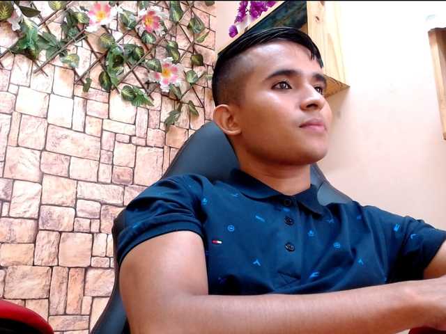 Live sex webcam photo for DayroWilsen #288719394