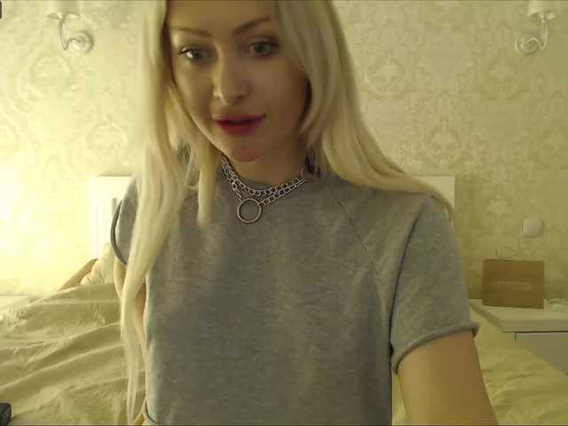 Live sex webcam photo for DeeWhite #275941133