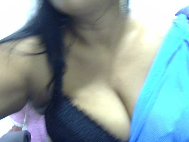 Live sex webcam photo for Deepika2397 #289904011