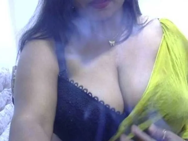 Live sex webcam photo for Deepika2397 #290362372