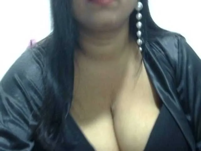 Live sex webcam photo for Deepika2397 #290487329