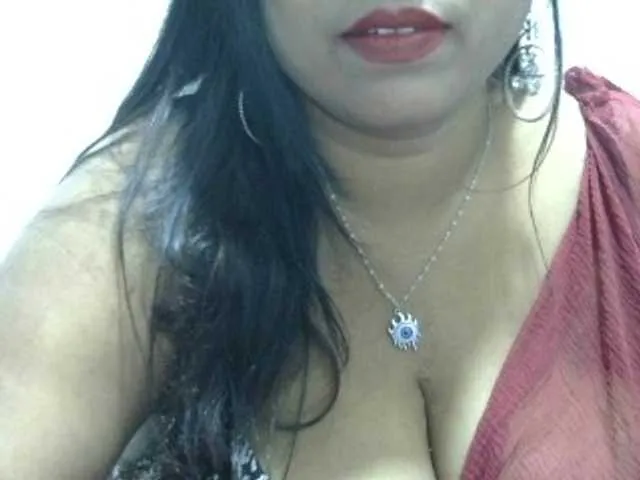 Live sex webcam photo for Deepika2397 #290507535