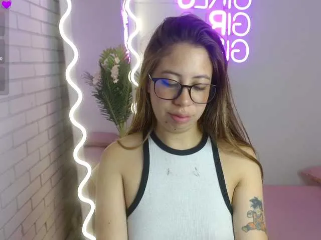 Live sex webcam photo for Deissy-tay #290325476