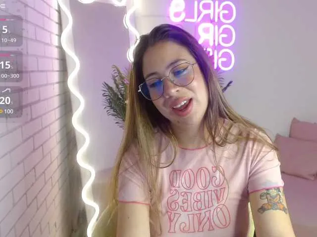 Live sex webcam photo for Deissy-tay #290699021