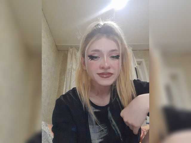 Live sex webcam photo for Delinia #272412247