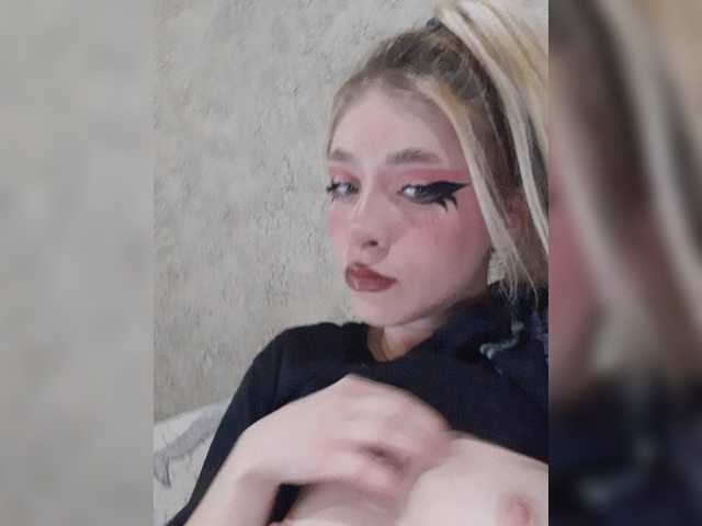 Live sex webcam photo for Delinia #272439621