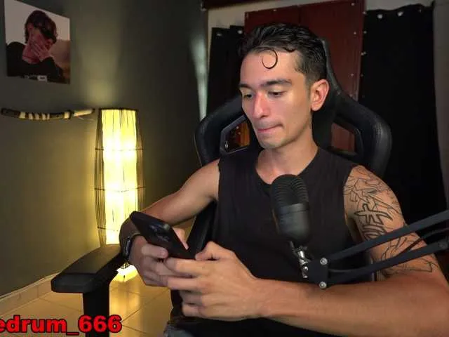 Live sex webcam photo for Demonlust666 #290309584