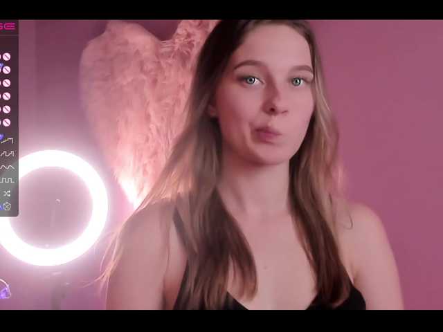 Live sex webcam photo for DeniseViart #274504813