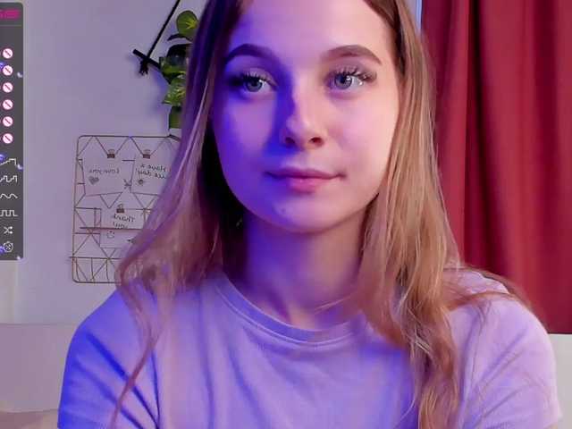 Live sex webcam photo for DeniseViart #274895657